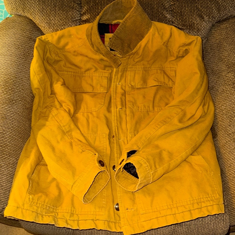 Light brown medium heavy button up Jacket
Casual look
Nice condition